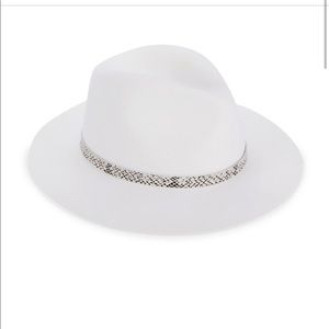 Meet your Posher, Chanel